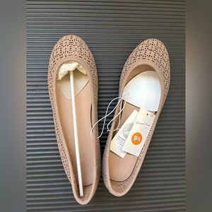 Universal Thread Eyelet Brown Ballet Flats